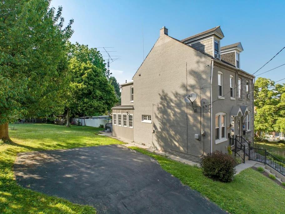 Rare City Home W/ Backyard Fire-Pit & Hottub Lancaster Luaran gambar