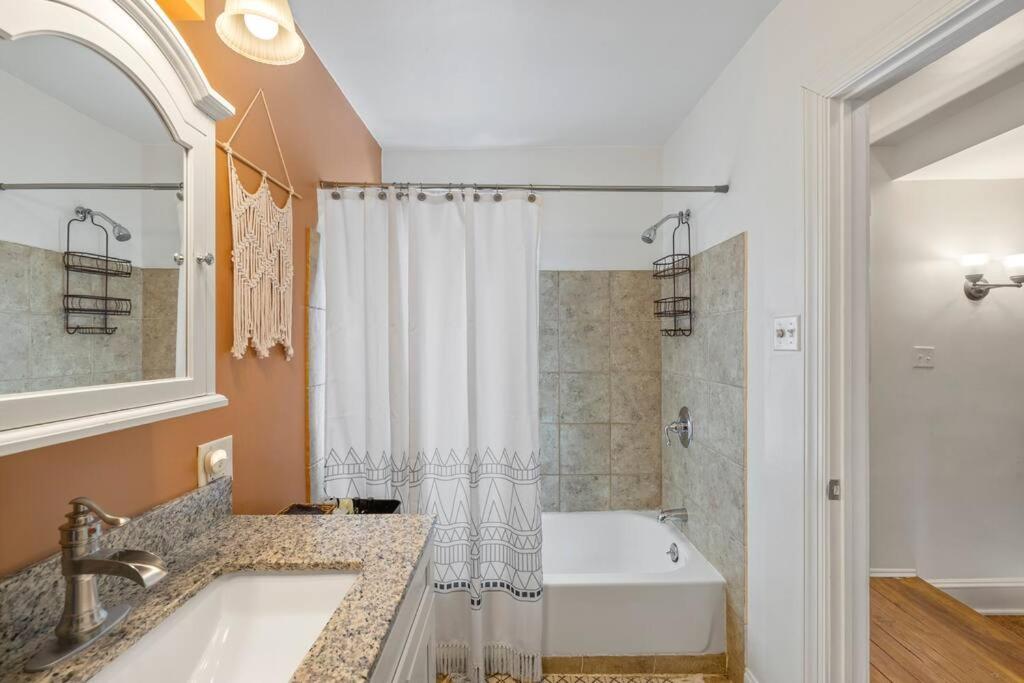 Rare City Home W/ Backyard Fire-Pit & Hottub Lancaster Luaran gambar