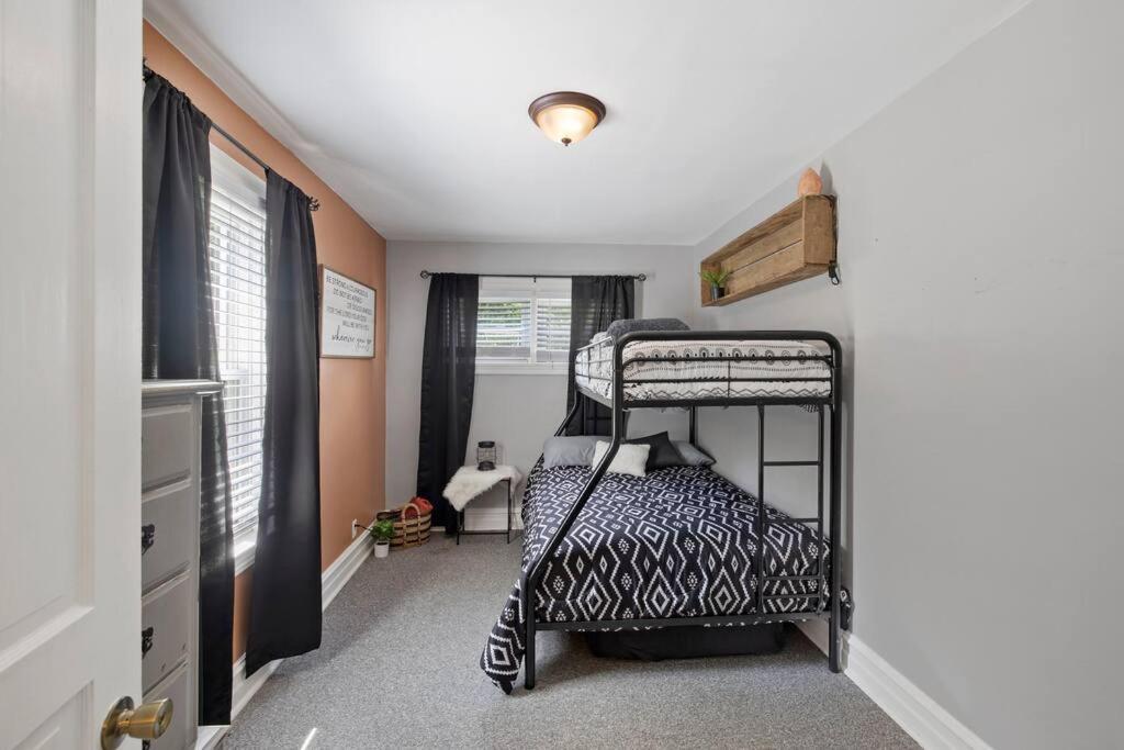 Rare City Home W/ Backyard Fire-Pit & Hottub Lancaster Luaran gambar