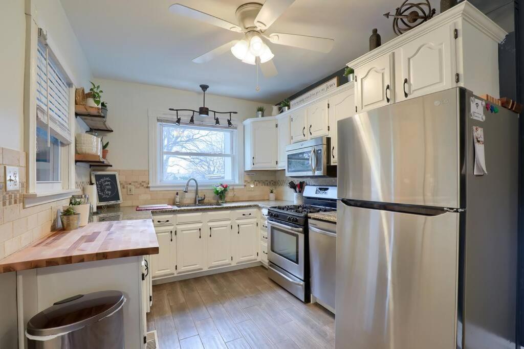 Rare City Home W/ Backyard Fire-Pit & Hottub Lancaster Luaran gambar