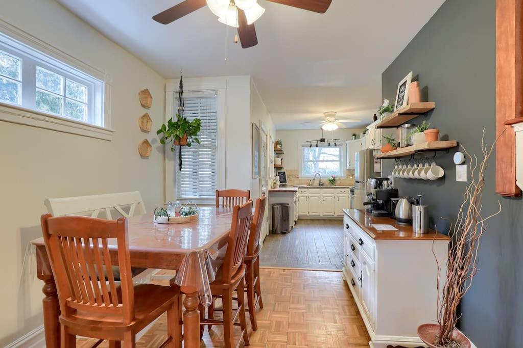Rare City Home W/ Backyard Fire-Pit & Hottub Lancaster Luaran gambar