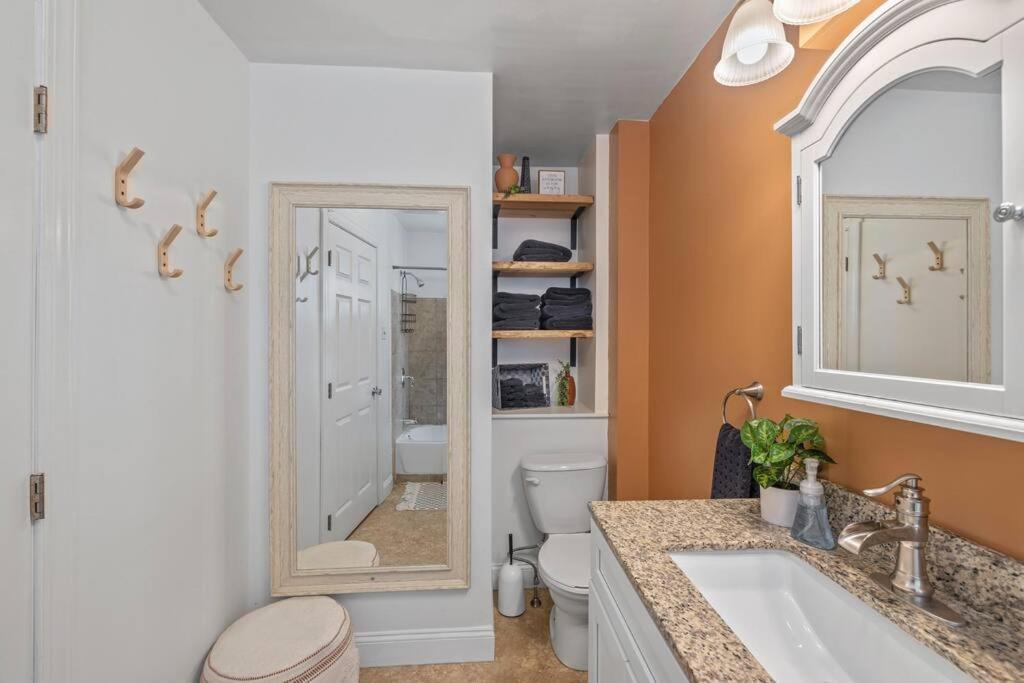 Rare City Home W/ Backyard Fire-Pit & Hottub Lancaster Luaran gambar