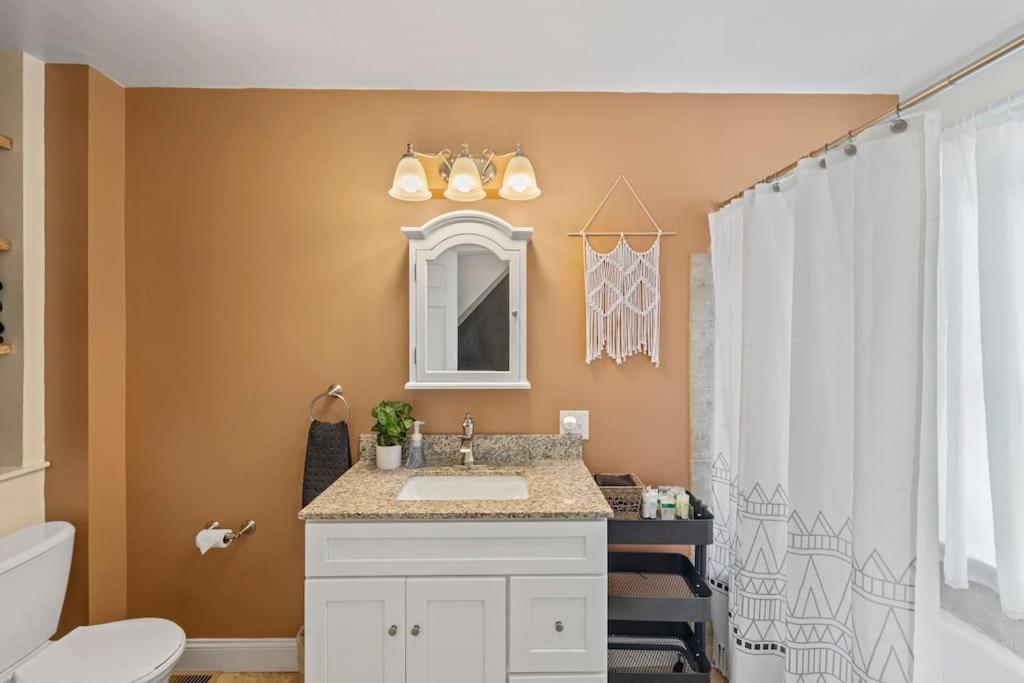 Rare City Home W/ Backyard Fire-Pit & Hottub Lancaster Luaran gambar